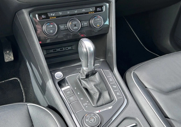 Volkswagen Tiguan cena 121900 przebieg: 88493, rok produkcji 2018 z Ozimek małe 781